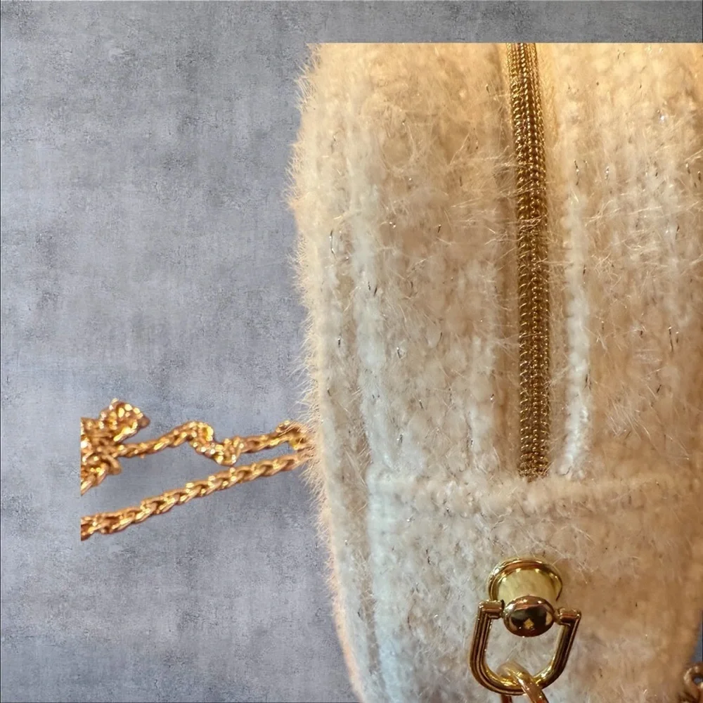 CHANEL Cream Cosmetic Bag with Gold Chain - Picture 7 of 10