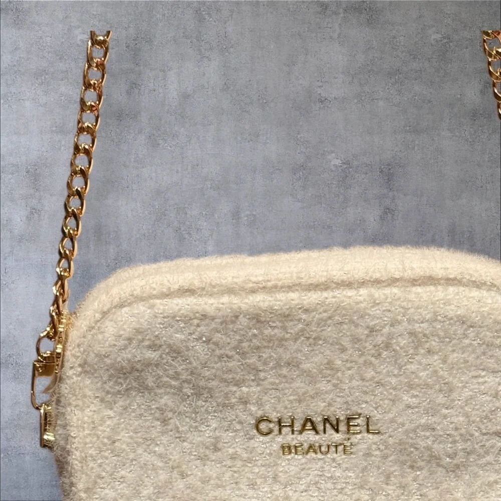 CHANEL Cream Cosmetic Bag with Gold Chain - Picture 9 of 10