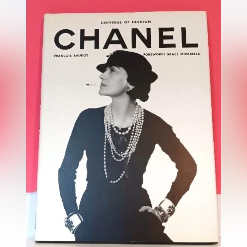 CHANEL Fashion Book with Red‎ and Black Accents