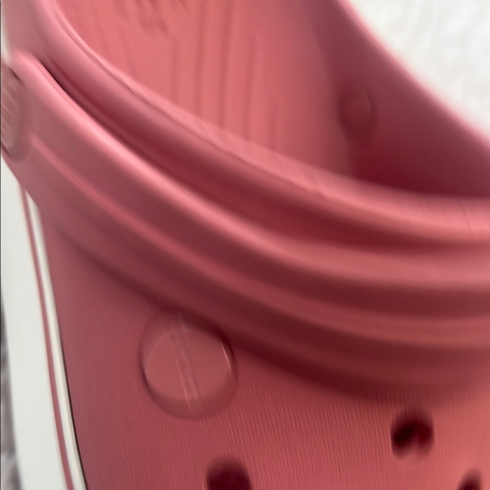 Women’s/Kids Pink Clogs Size 6-4 iconic CROCS Comfort clogs - Picture 6 of 15