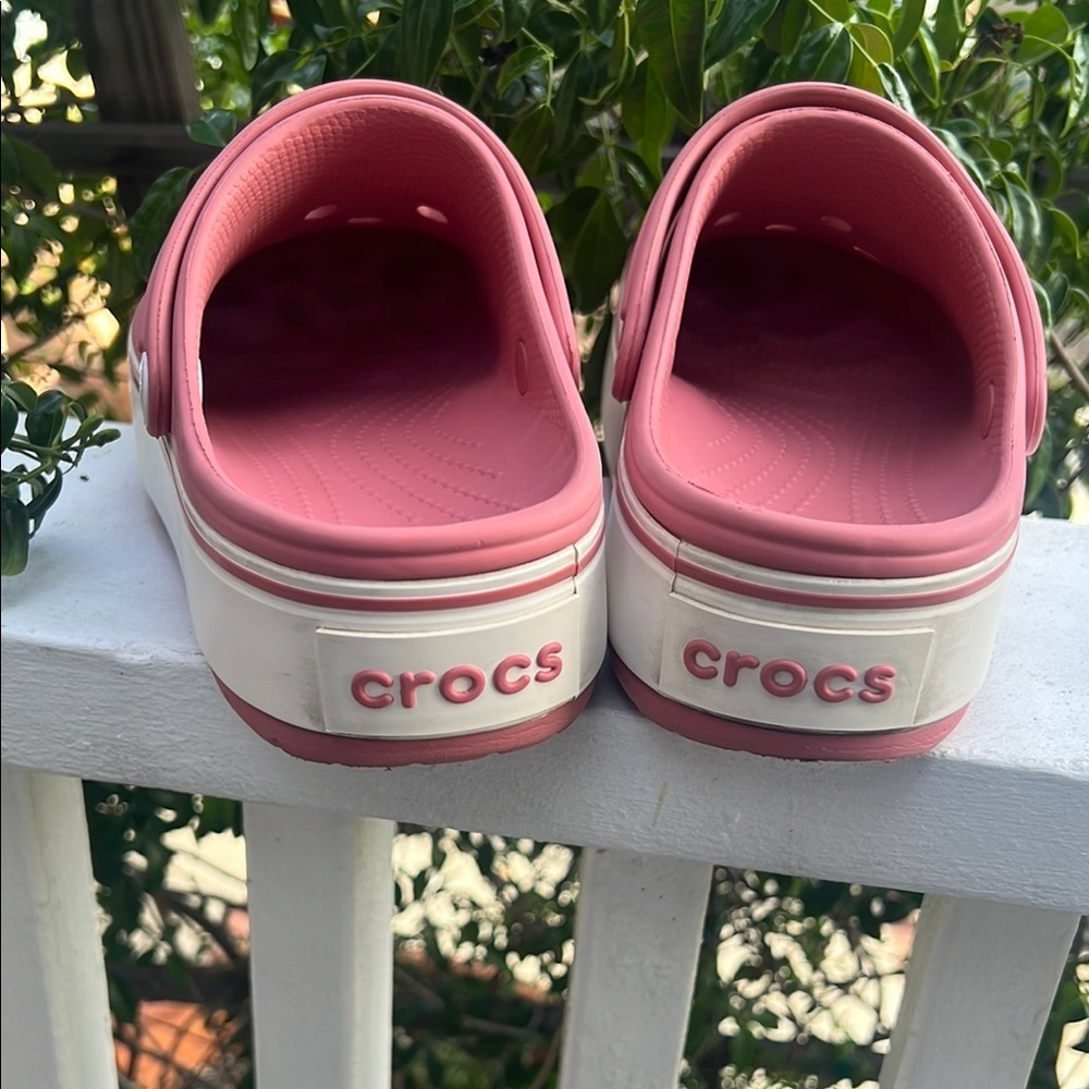 Women’s/Kids Pink Clogs Size 6-4 iconic CROCS Comfort clogs - Picture 12 of 15