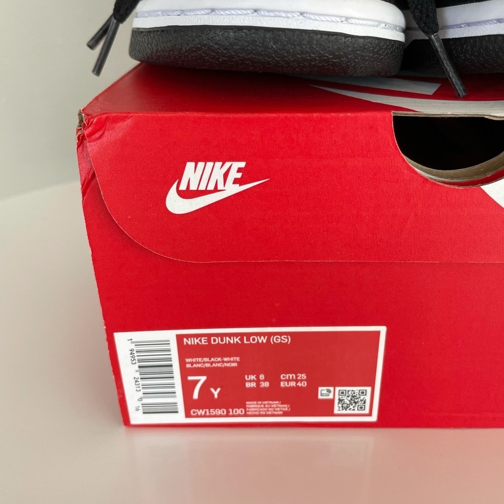 Nike Dunk Low - Picture 9 of 10