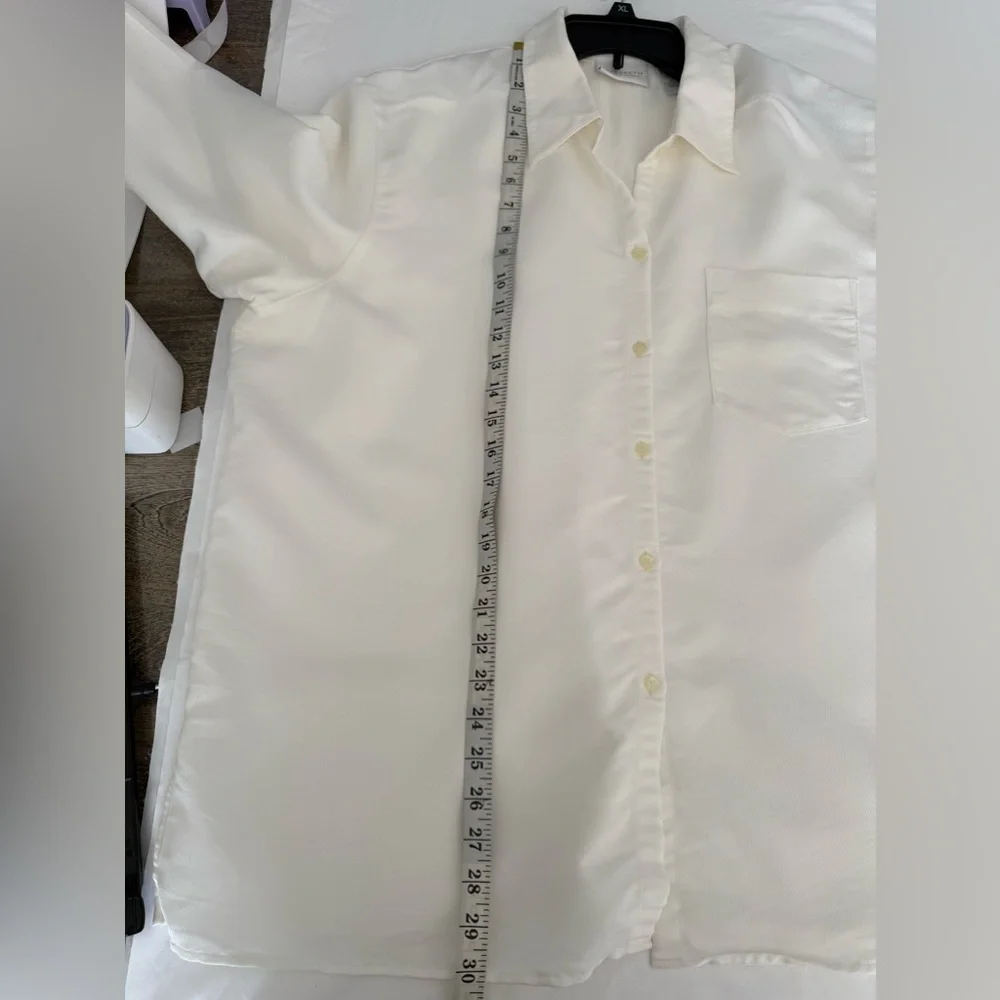 Liz Claiborne‎ Cream-colored, long-sleeved button-down blouse, size 2X - Picture 6 of 10