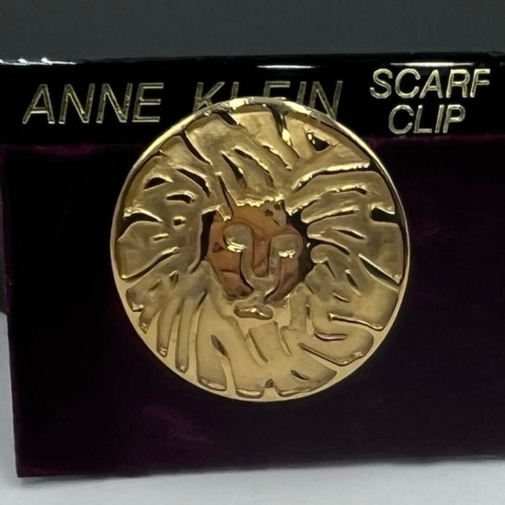 ANNE‎ KLEIN Vintage Gold Tone
Lion Head Scarf Clip