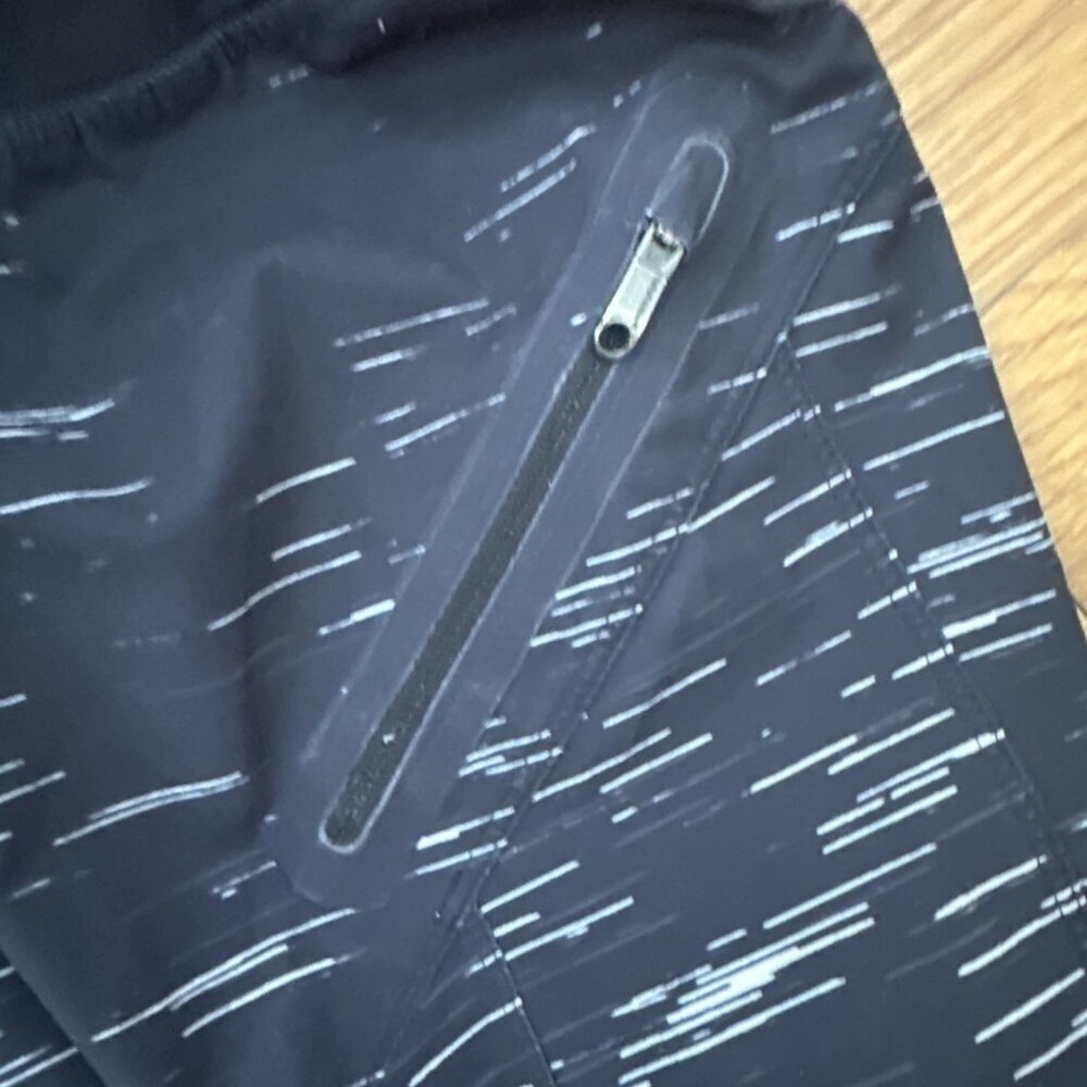 Lululemon Men;s 11" shorts Swim Trunks Gondola Stripe Black white Size L - Picture 4 of 5