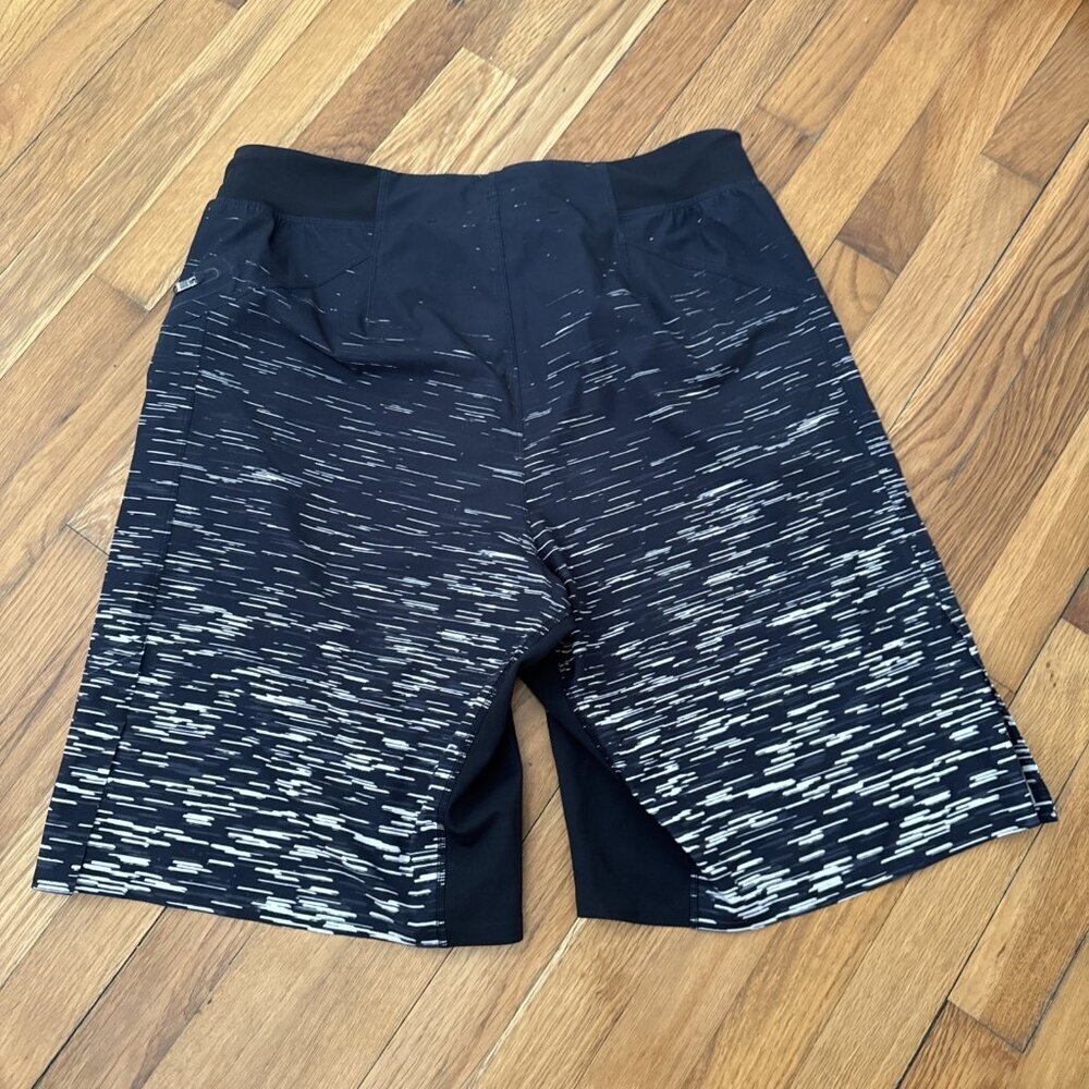 Lululemon Men;s 11" shorts Swim Trunks Gondola Stripe Black white Size L - Picture 5 of 5