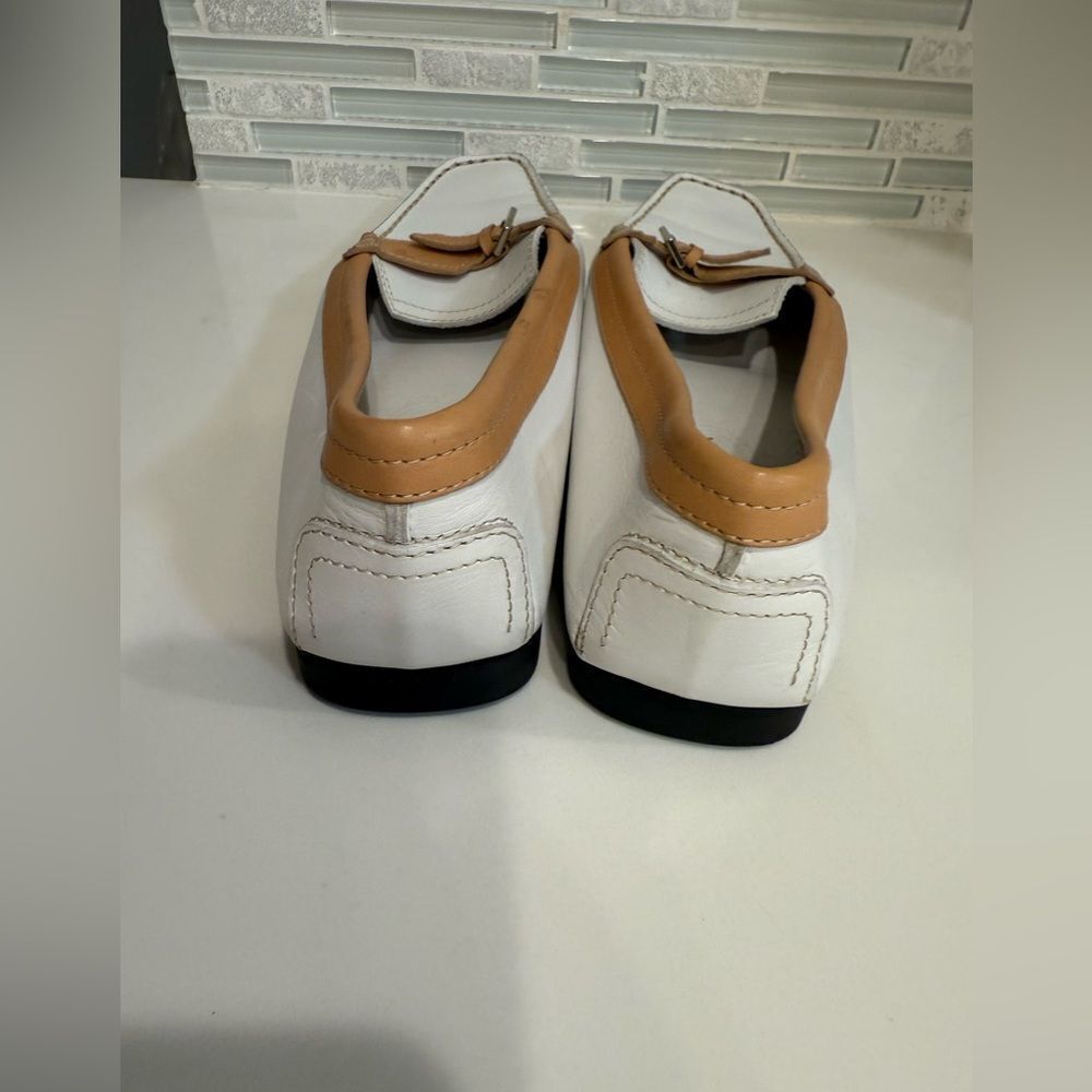 Tods Elegant White and Tan Loafers - Picture 2 of 4