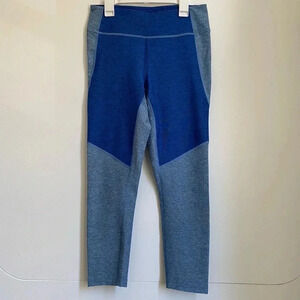 NWOT Outdoor voices two tone warm up cropped capri leggings M