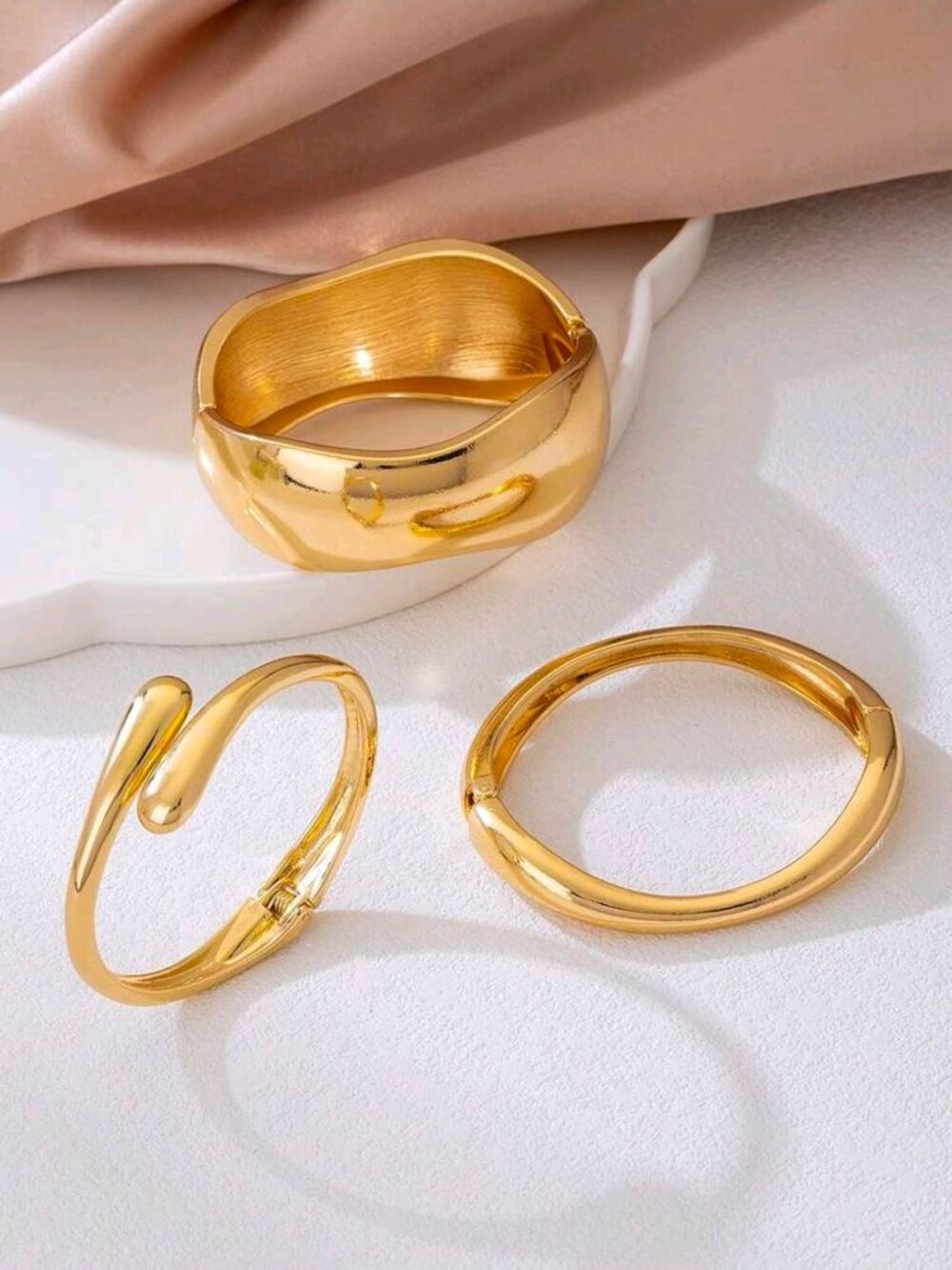 SHEIN ✦ 3pcs Gold Tone Bangle Set ✦ Asymmetric Teardrop Irregular One Size - Picture 4 of 6