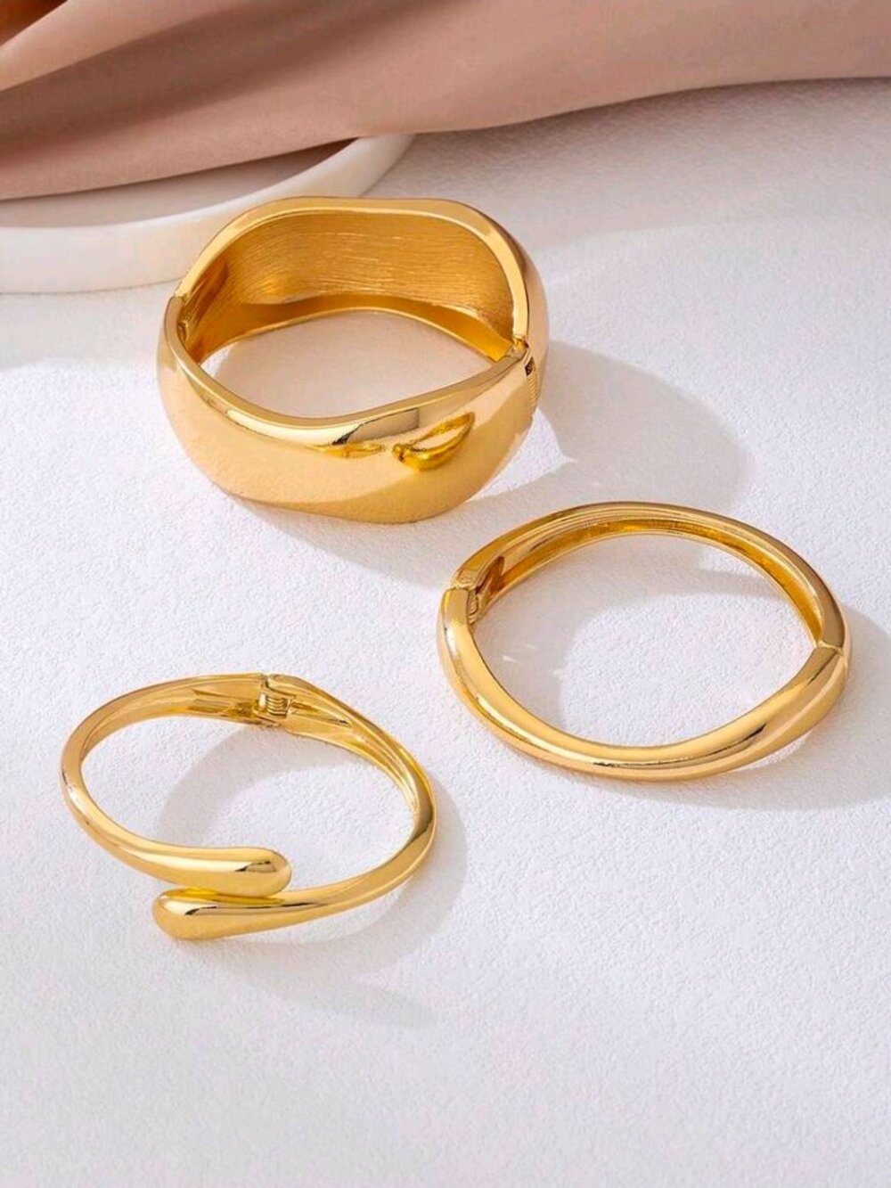 SHEIN ✦ 3pcs Gold Tone Bangle Set ✦ Asymmetric Teardrop Irregular One Size - Picture 5 of 6