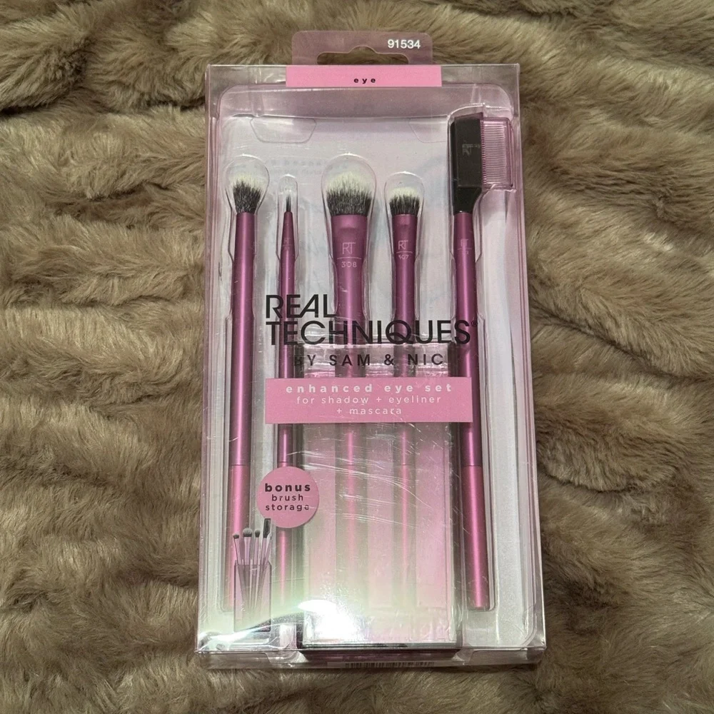 Real Techniques Makeup Brush Set - Picture 2 of 4
