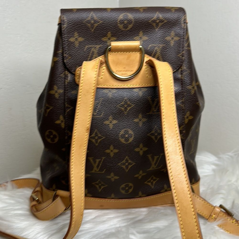 💯 Authentic Louis Vuitton Monogram Backpack 🍀 - Picture 3 of 16
