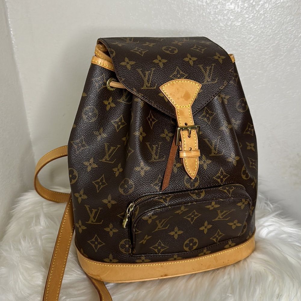💯 Authentic Louis Vuitton Monogram Backpack 🍀 - Picture 8 of 16