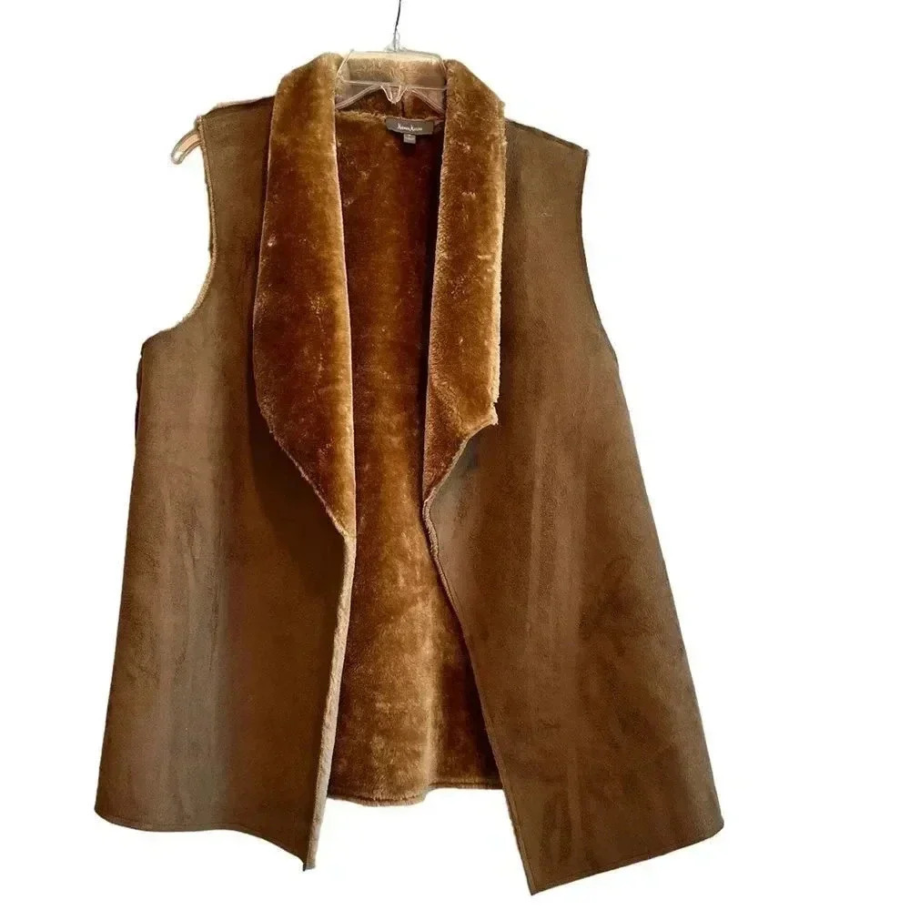 Neiman Marcus Faux Fur Vest - Picture 3 of 10