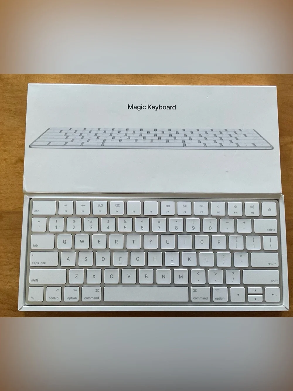 Apple Magic Keyboard 2 in White and Silver Aluminum - Picture 1 of 1