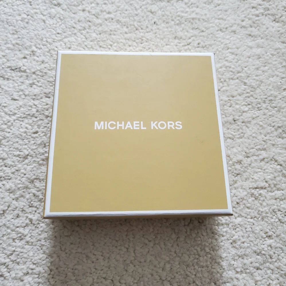 NWT/NIB Michael Kors Boxed Set of 4 Light Blue Logo Coasters - Picture 3 of 7