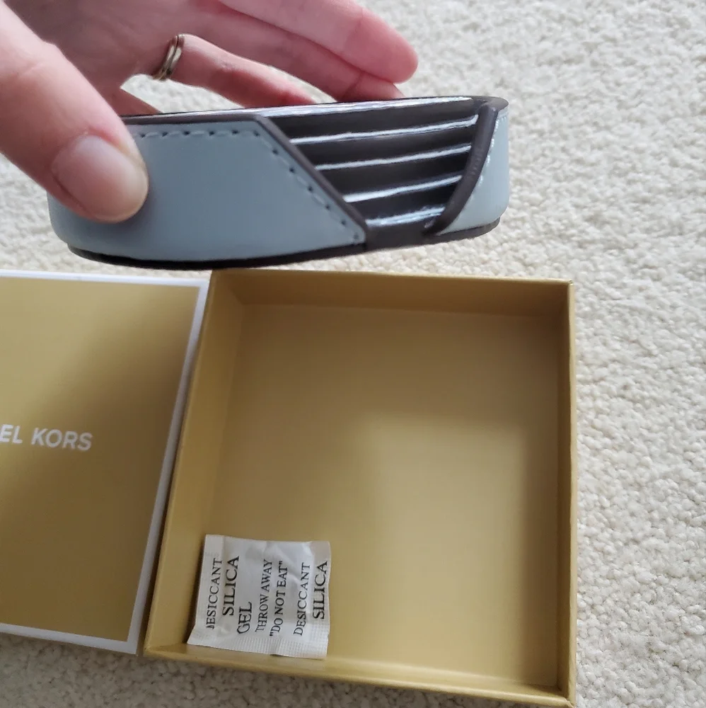 NWT/NIB Michael Kors Boxed Set of 4 Light Blue Logo Coasters - Picture 6 of 7