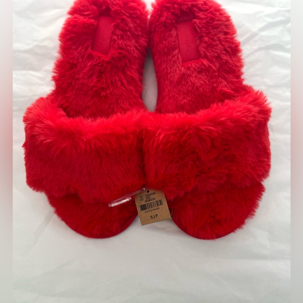 PINK Victoria’s Secret Faux Fur Slippers NWT - Picture 2 of 6