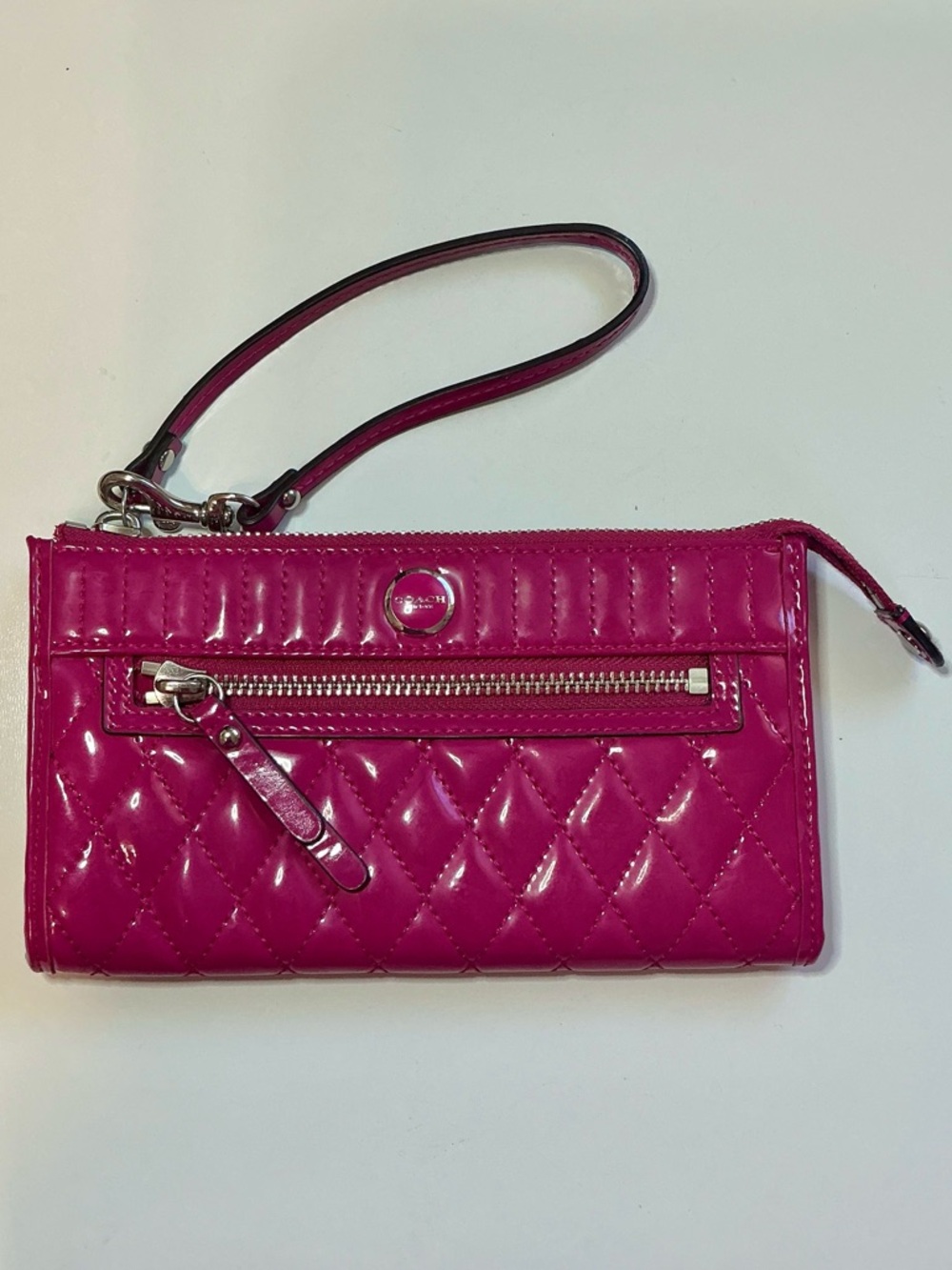 Coach Poppy Liquid Gloss Quilted Pink Patent Leather Zippy Wristlet EUC