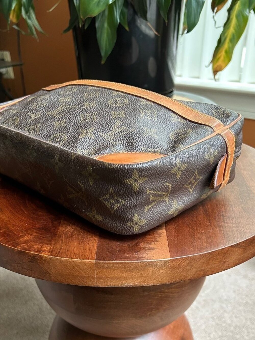 LOUIS VUITTON Monogram Pouch Clutch GM - Picture 12 of 14