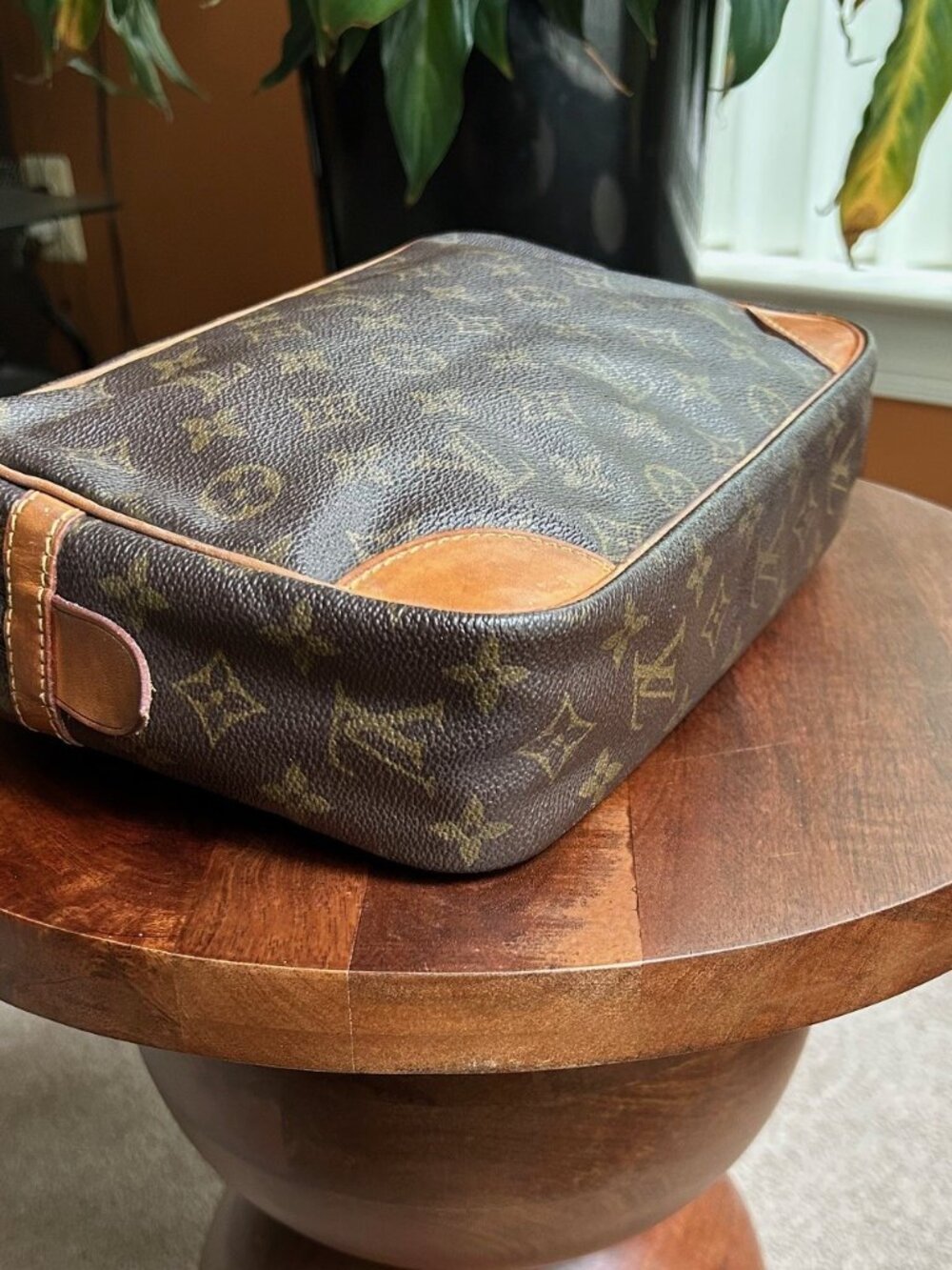 LOUIS VUITTON Monogram Pouch Clutch GM - Picture 14 of 14