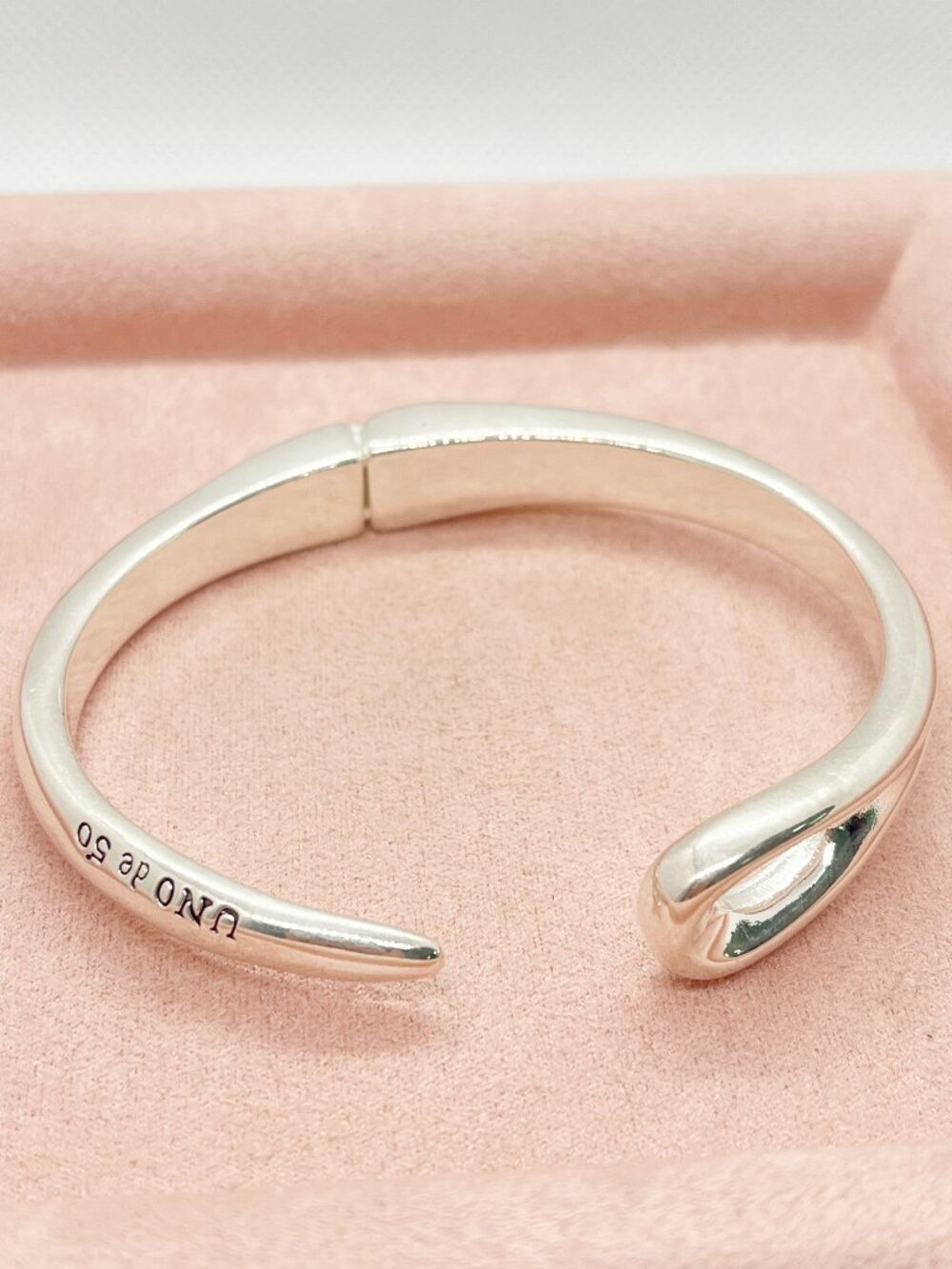 UNO de 50 Silver Hinged Cuff Bracelet