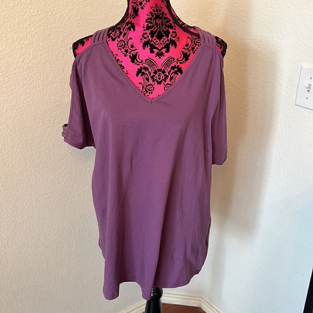 BloomChic Purple Cold Shoulder Short Sleeve Top - Size 14/16