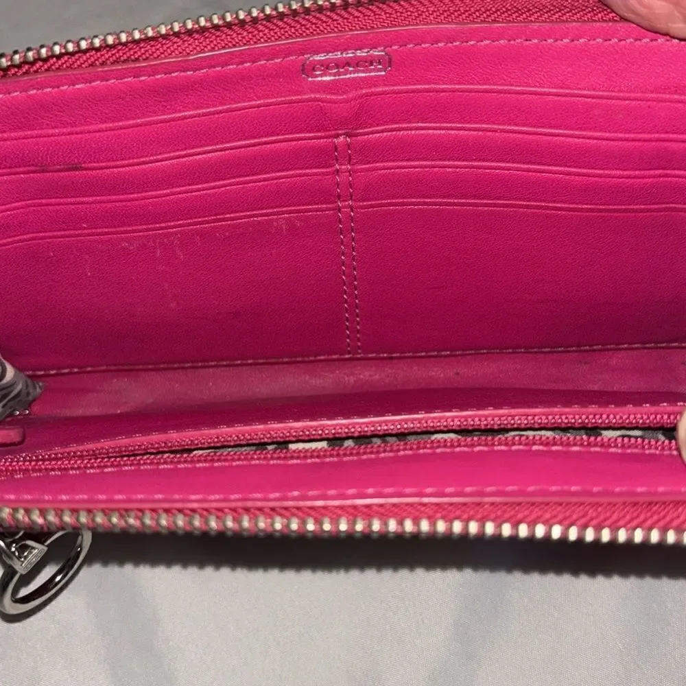 COACH Poppy Collection deep fuchsia wristlet - Picture 4 of 5