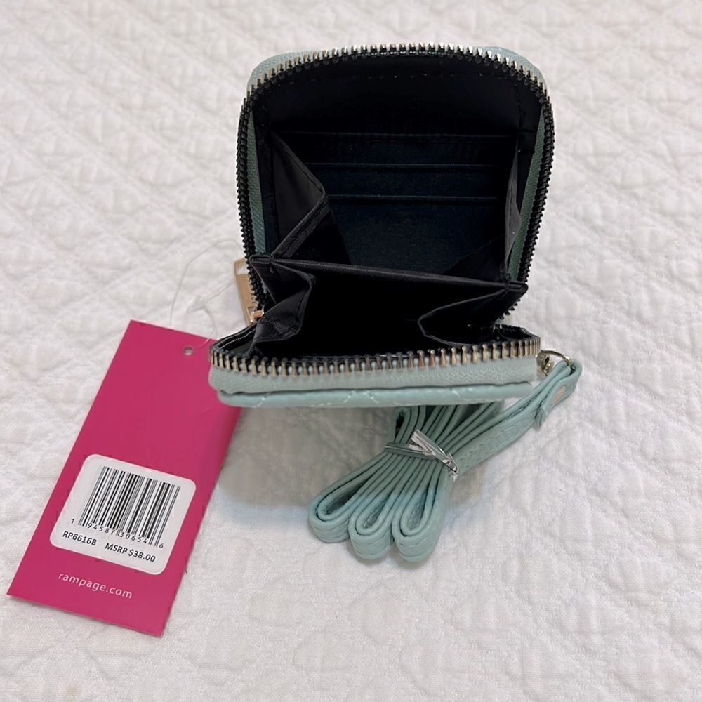 Super Cute Rampage Small Cross Body Bag - NWT - Picture 3 of 5