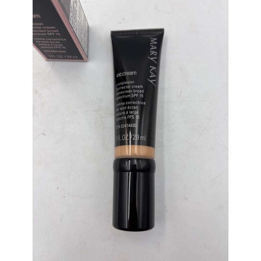 Mary Kay CC Cream‎ Sunscreen Broad Spectrum SPF 15 - Medium - 1 fl oz - Picture 7 of 7
