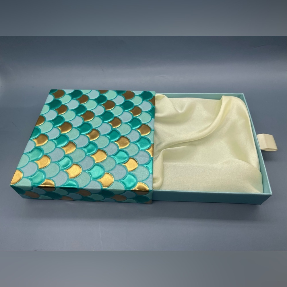 Mermaid Scale Gift Card Box, Teal and Gold, EUC - Picture 8 of 8