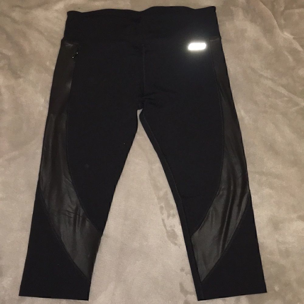 Lorna Jane cropped leggings w/ faux leather panels