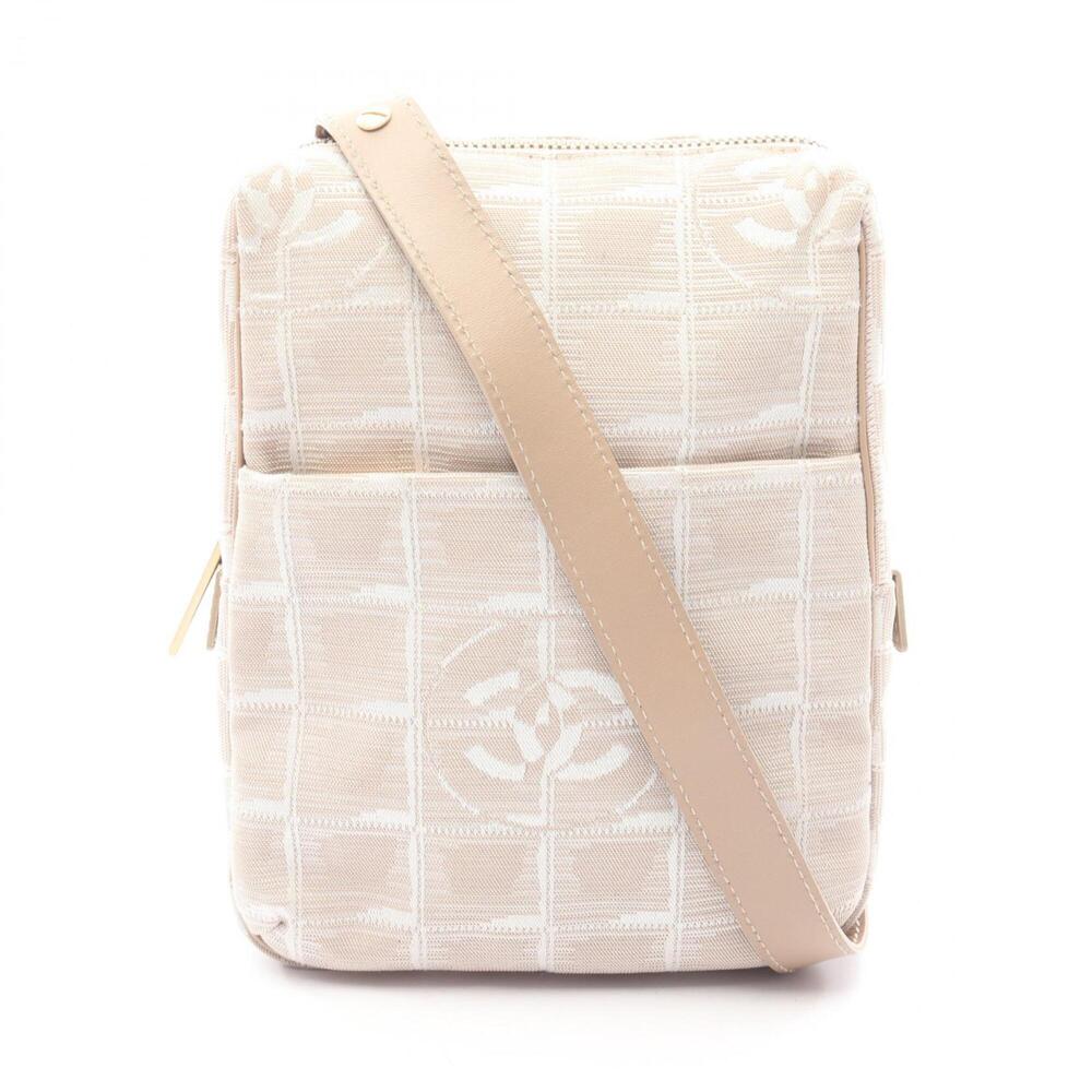 CHANEL Cream Leather Shoulder Bag