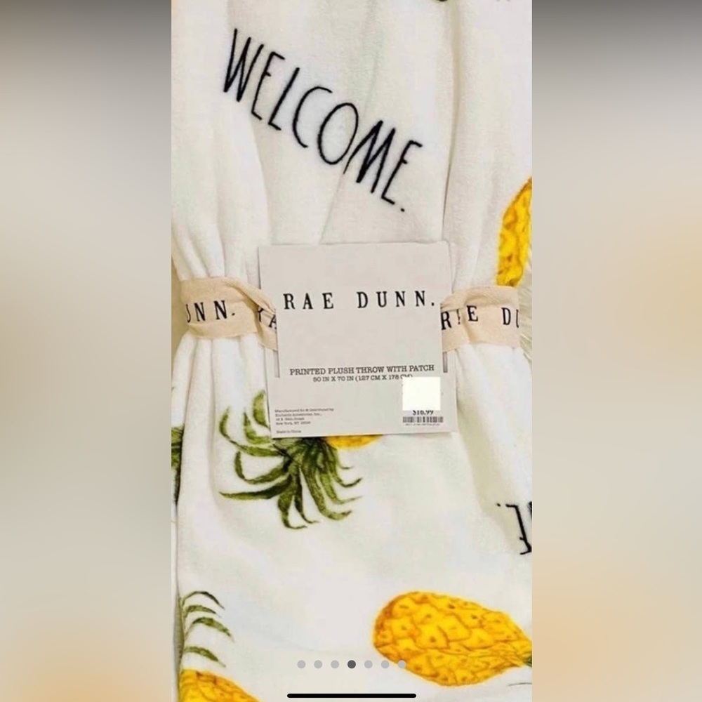 NWT RAE DUNN WELCOME/PINEAPPLE SOFT PLUSH THROW/BLANKET 50x70