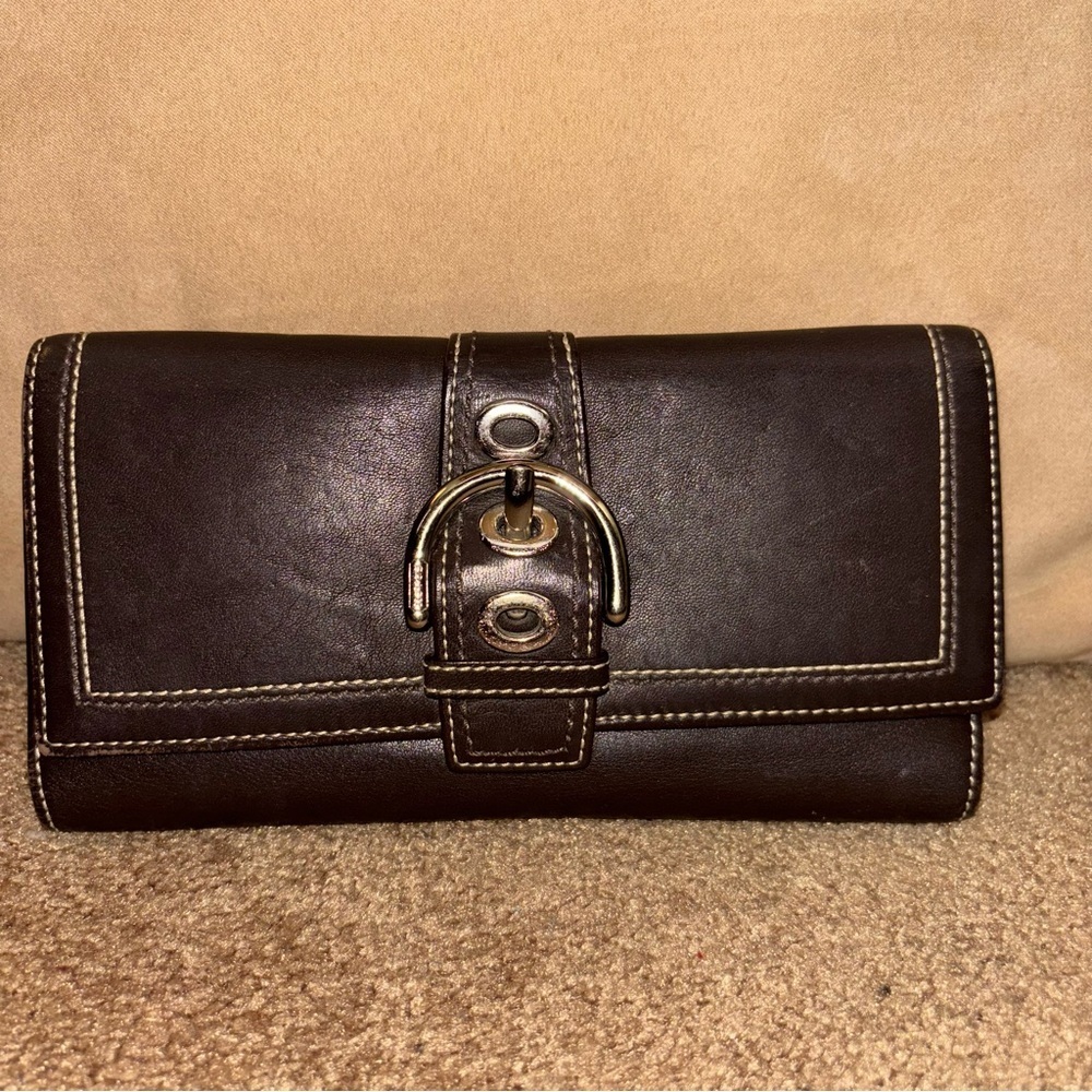 Vintage Y2K COACH Soho Buckle Trifold Wallet with Buckle Detail Chocolate Brown