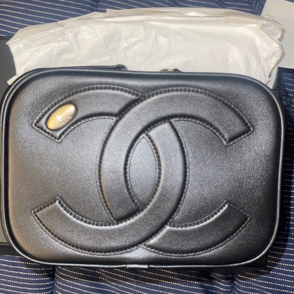 Chanel 2019 CC MANIA Black Leather Camera Case Bag Brand New Full Inclusion