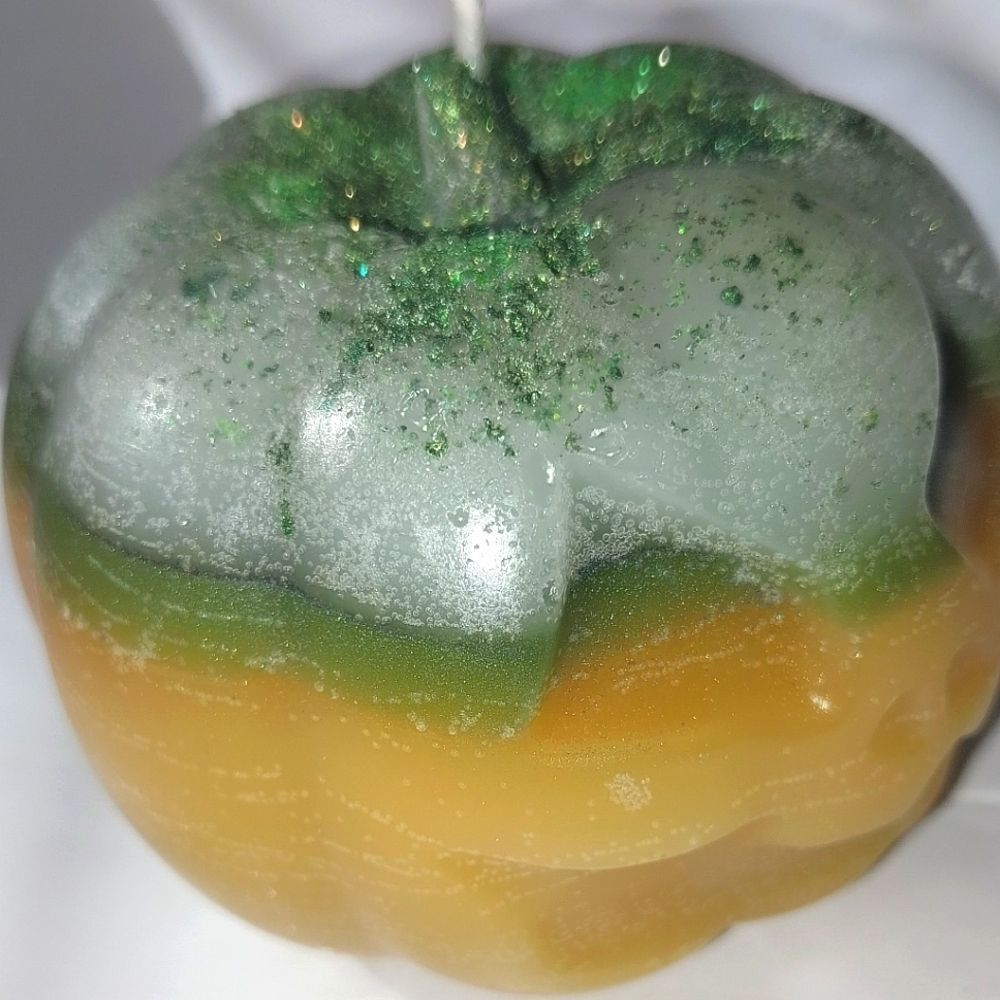 Hand crafted limited edition pumpkin candle from our spooky candle collection - Picture 6 of 6