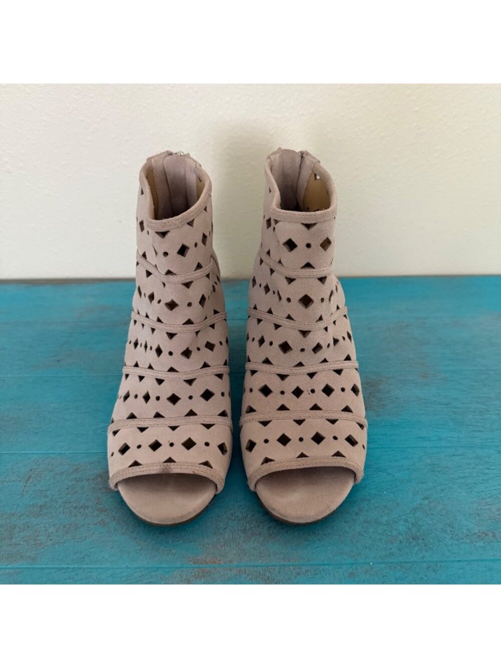 Michael Kors Laser-Cut Gray Suede Wedge Booties With Back Zipper Closure Sz 6.5