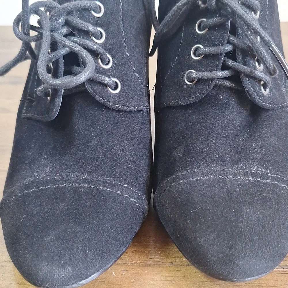 Black Suede Oxford Heels – Size 6 - Picture 11 of 12