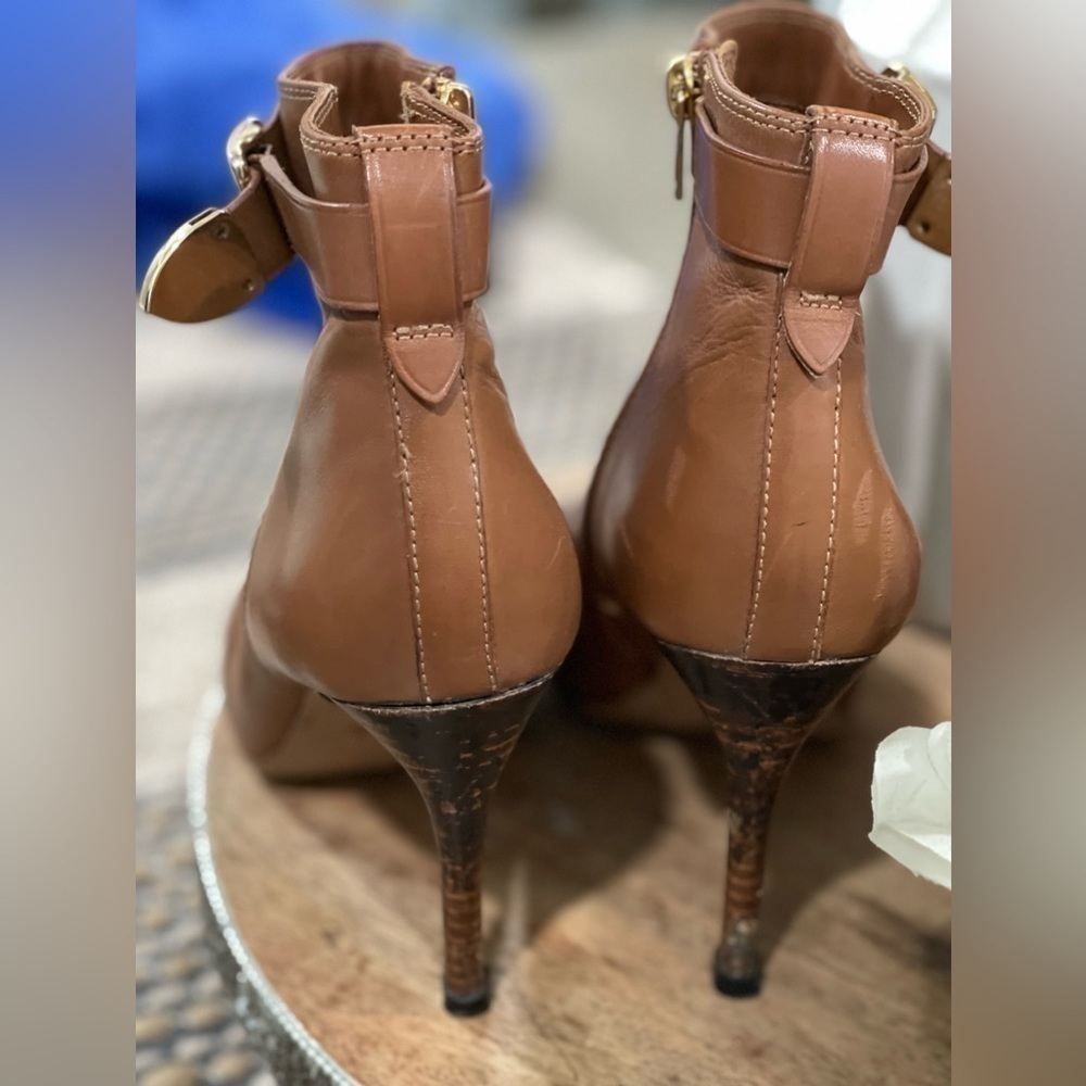 boots coach - Picture 2 of 11