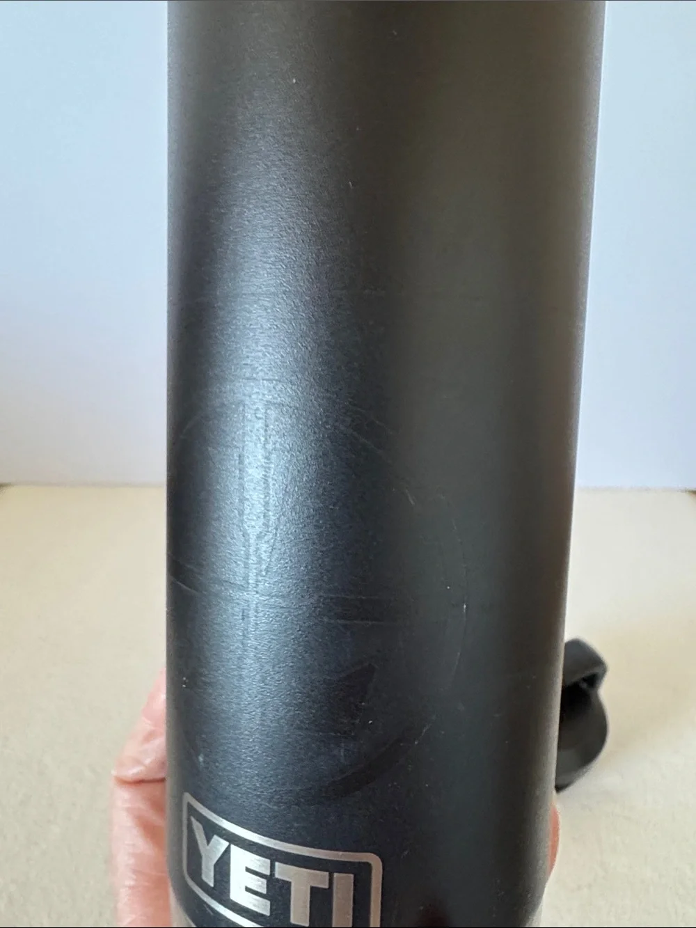 Yeti rambler with chug cap - Picture 7 of 10
