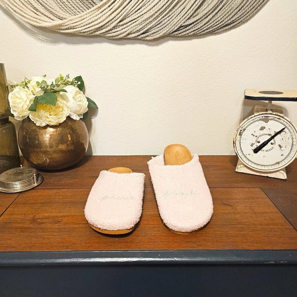 NWT Victoria's Secret Pink Teddy Slippers Sz L (US 9-10)