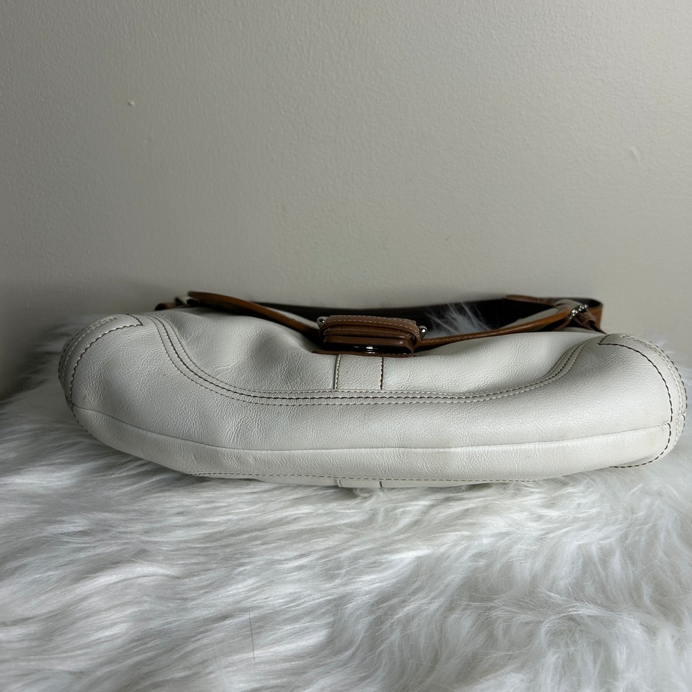 Coach Soho White Pebbled Leather Shoulder Bag Excellent - Picture 4 of 10
