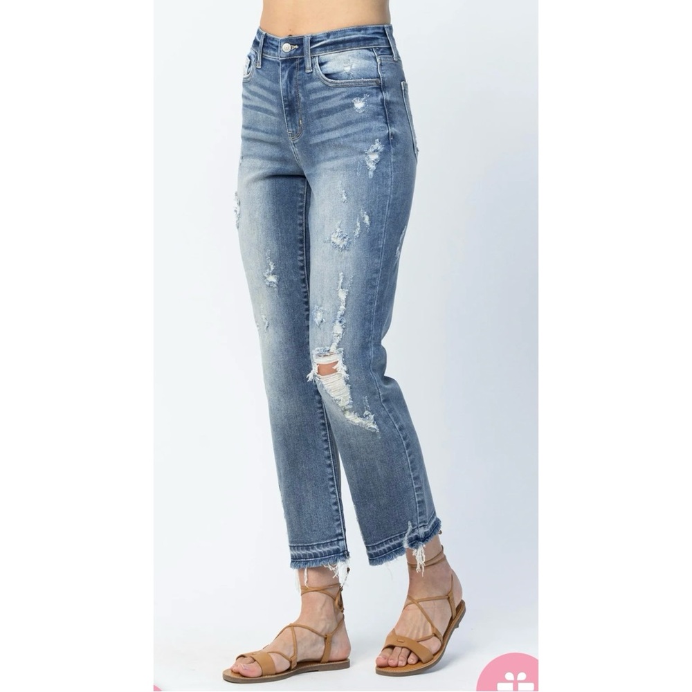 Judy Blue Medium Wash Distressed Straight Leg Jeans