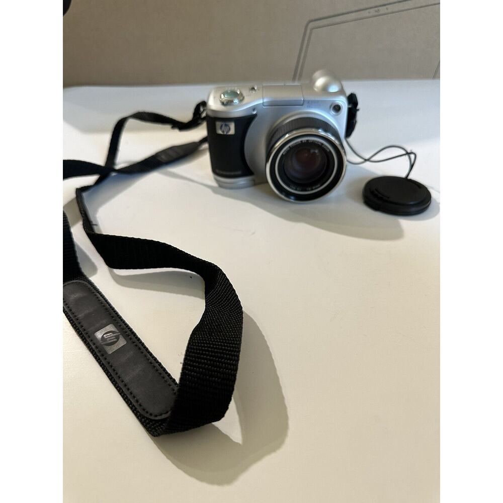 HP Photosmart 850 4.1MP Compact‎ Digital Camera Silver For PARTS / Repair Only