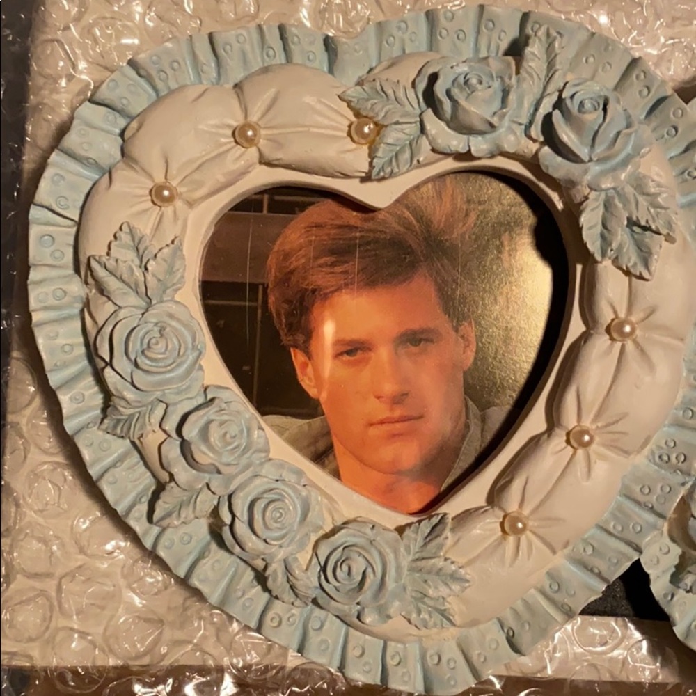 Victorian Blue and white double heart frame - Picture 2 of 5