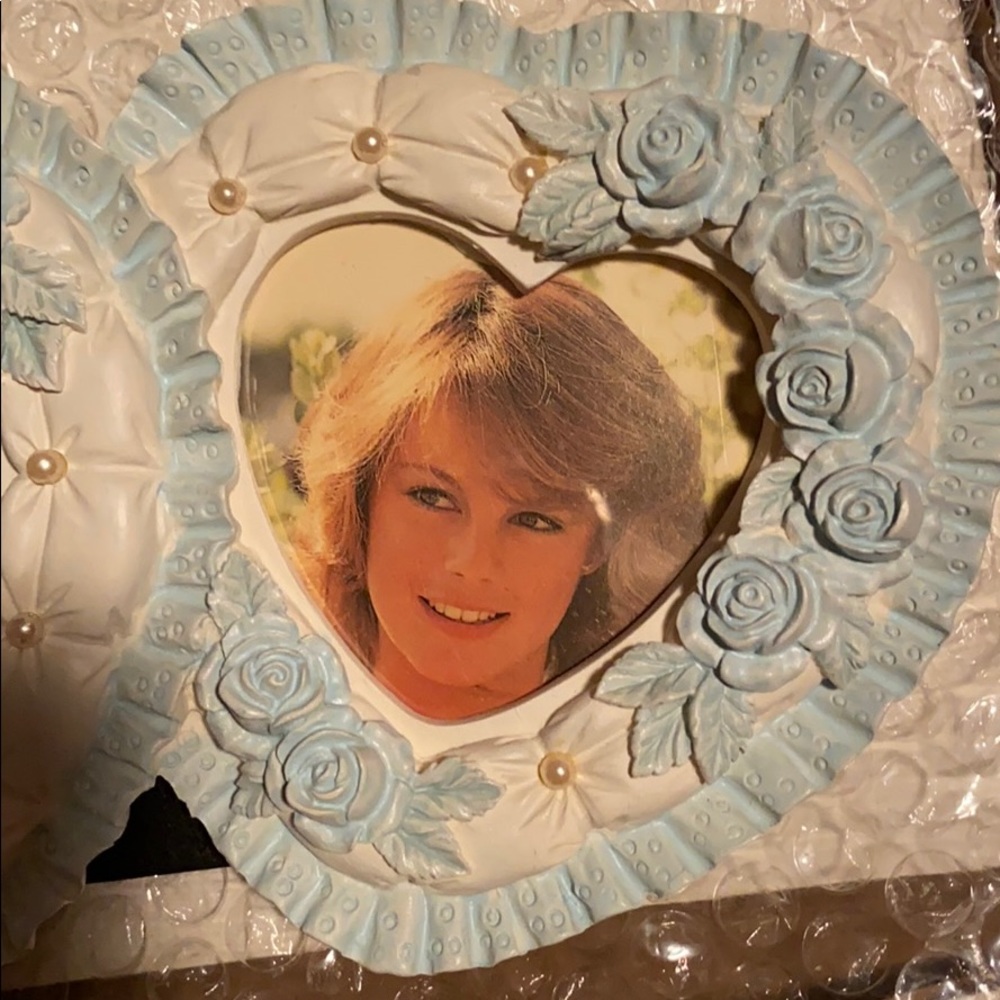 Victorian Blue and white double heart frame - Picture 3 of 5