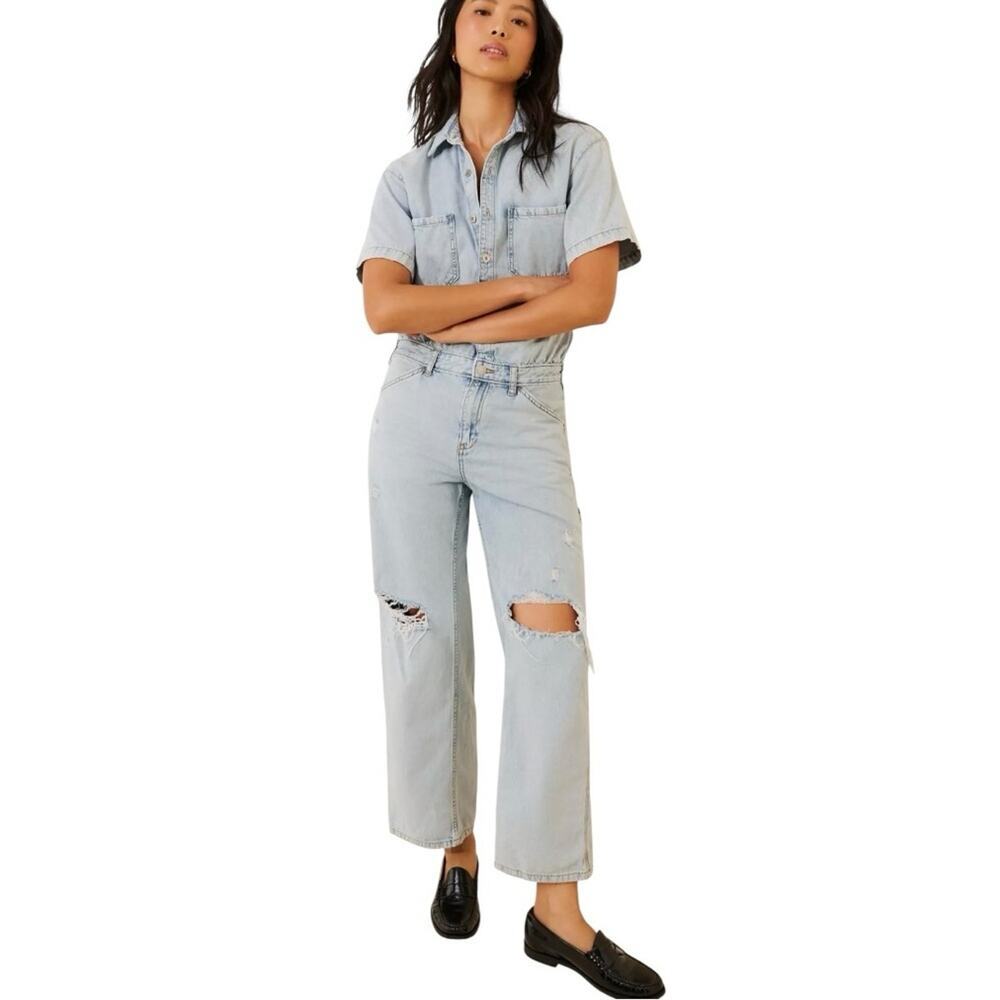 Pilcro Slouchy Denim Jumpsuit Light Wash Straight Leg Distressed size 4
