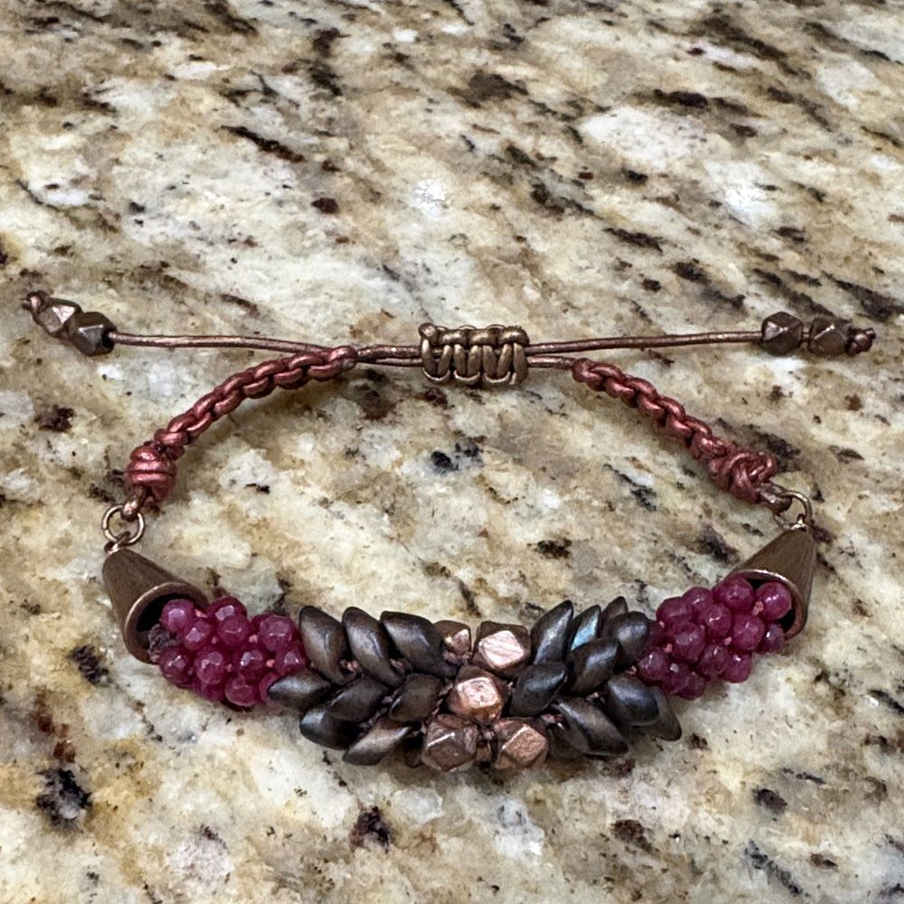 Elegant Beaded Bracelet with Floral Design