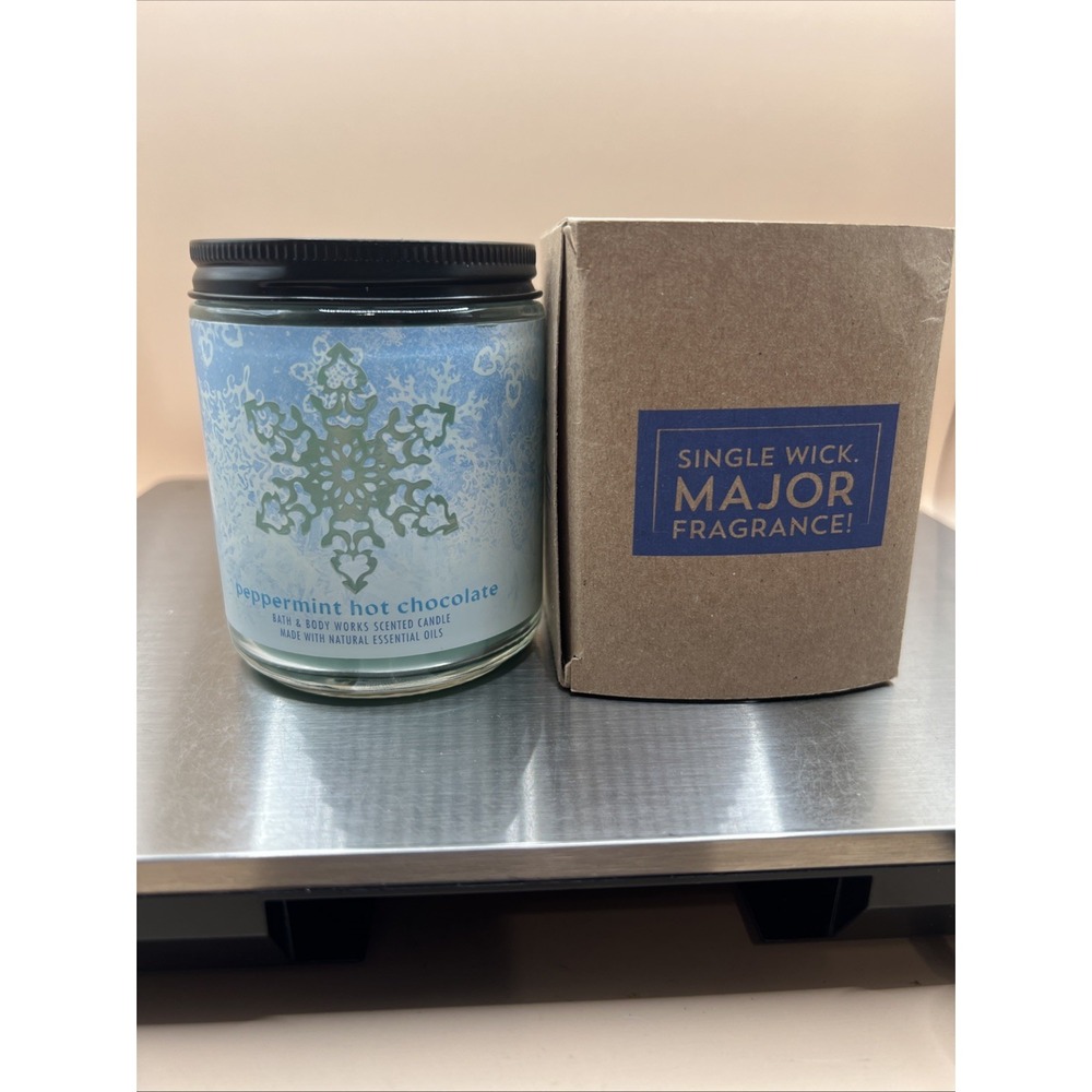 Bath & Body Works Peppermint Hot Chocolate Scented Candle 7oz‎